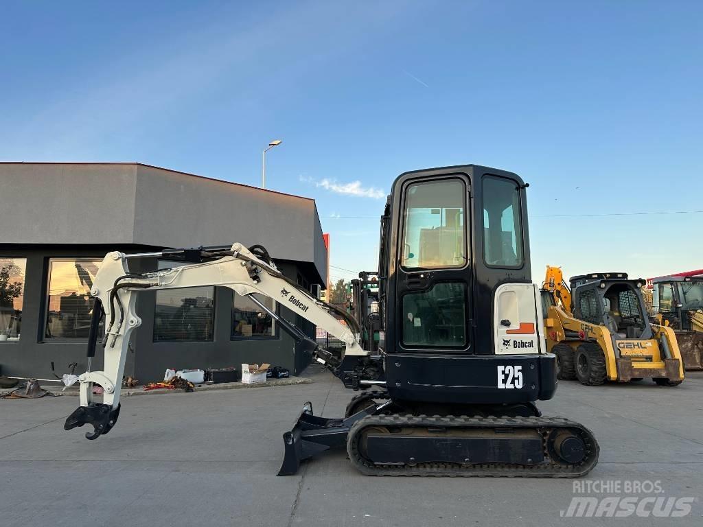 Bobcat E25EM Miniescavadeiras
