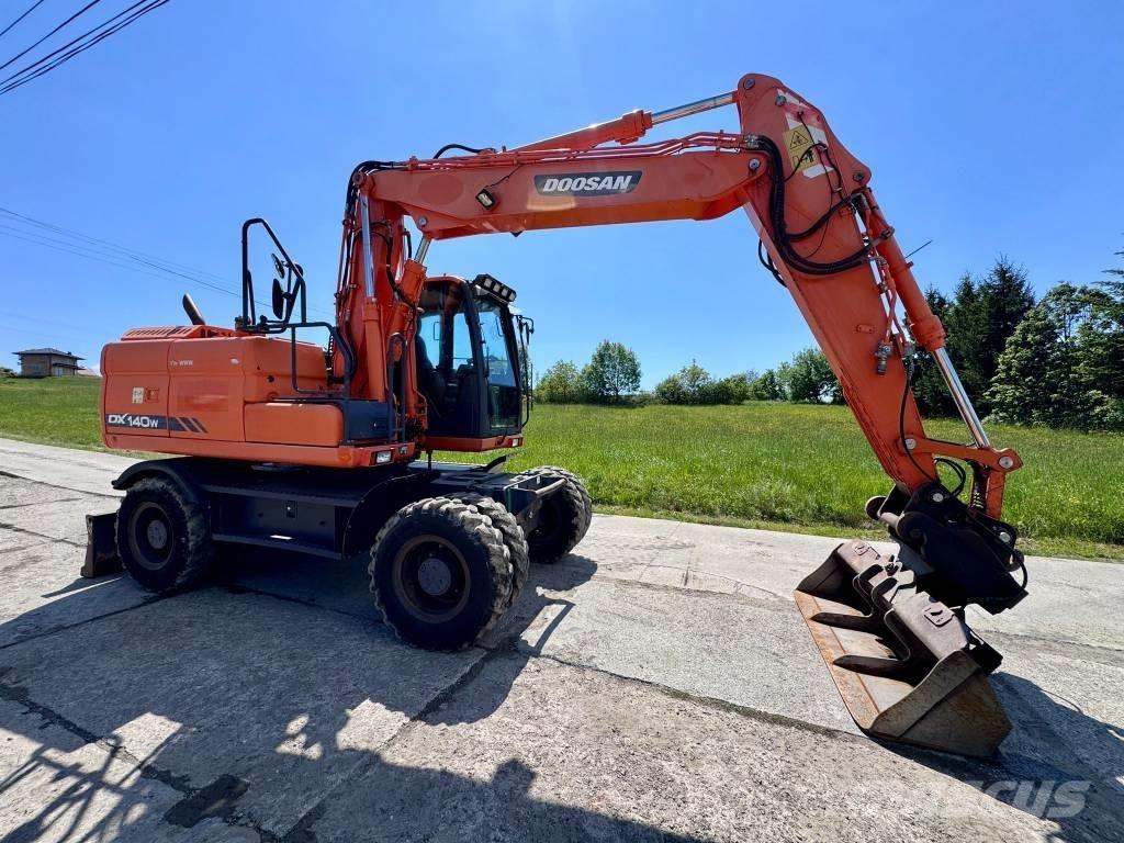 Doosan DX 140 W-3 Escavadoras de rodas