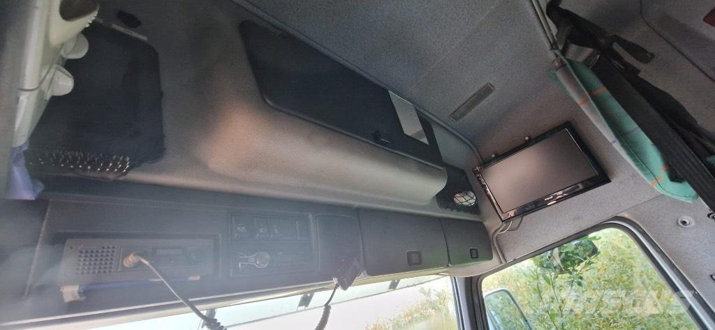 Volvo FH 12 460 Caminhões de caixa fechada