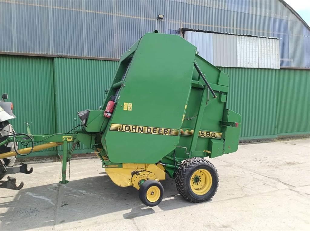 John Deere 590 Enfardadeira de rolos