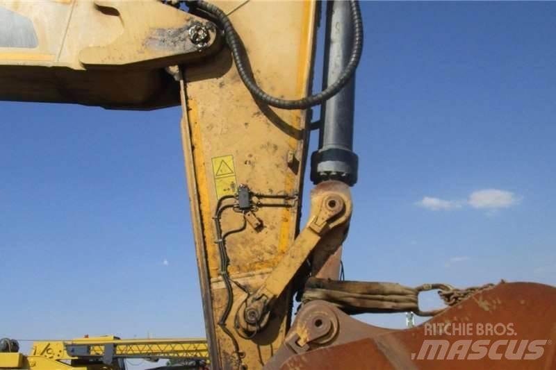 CAT 374FL Miniescavadeiras
