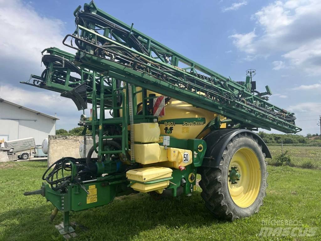 John Deere 840 i Pulverizadores rebocados