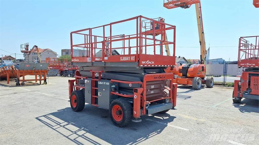 SkyJack 8841RT Elevadores de tesoura