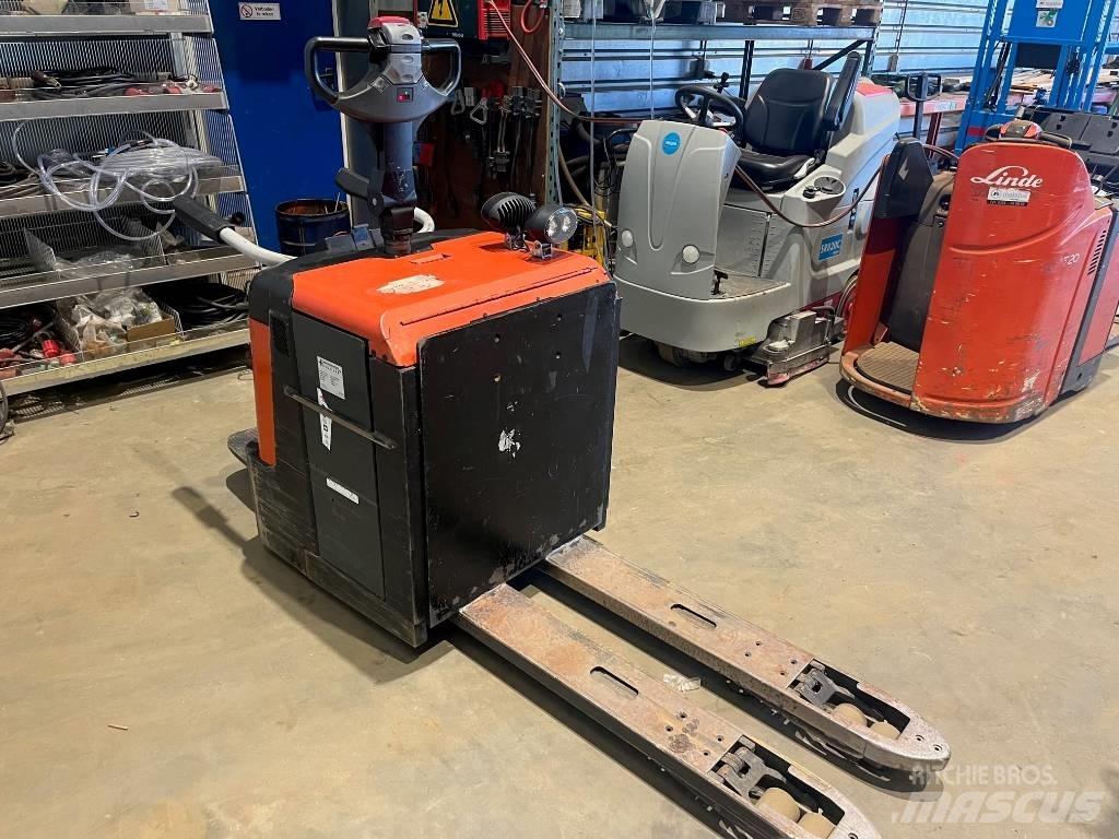 BT LPE 240 / M Empilhador para operador externo