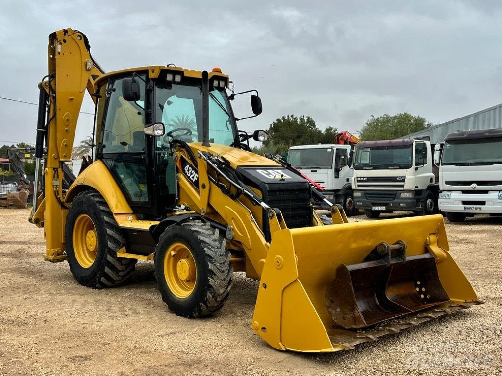 CAT 432 F Retroescavadeiras