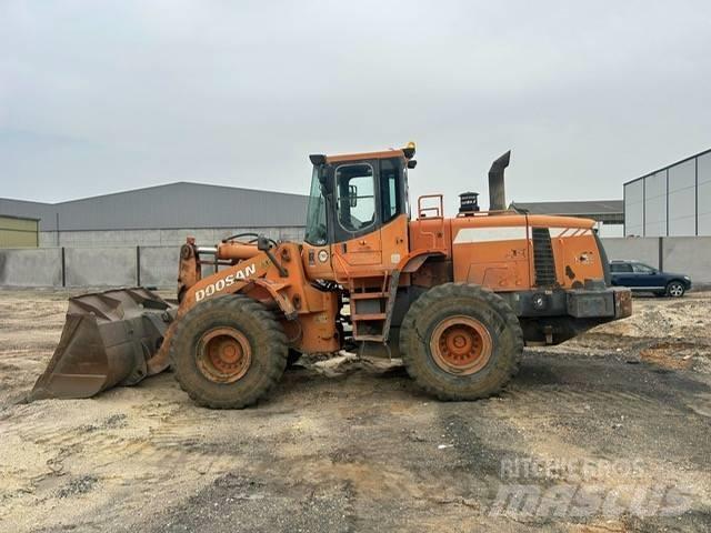 Doosan DL 300 Carregadeiras de rodas