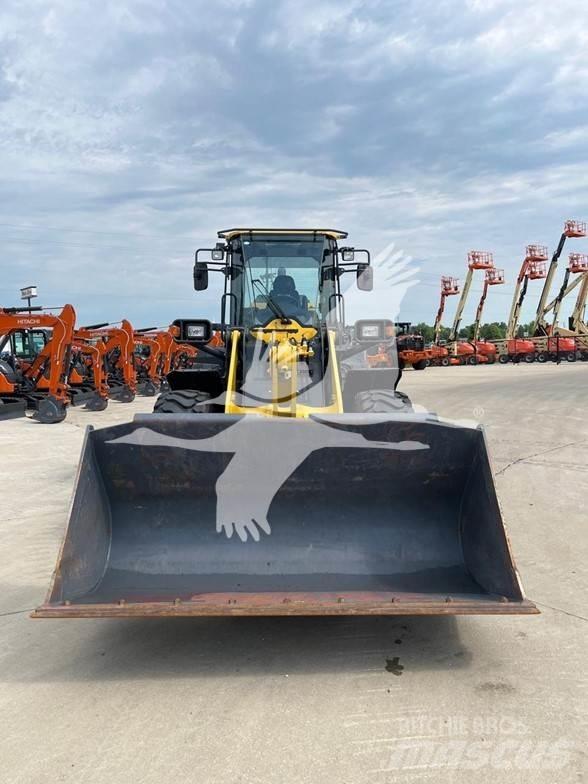 Komatsu WA270 Carregadeiras de rodas