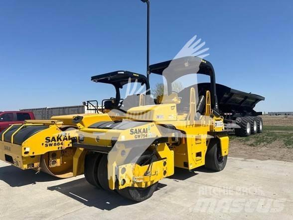 Sakai GW754 Cilindros Compactadores de pneus