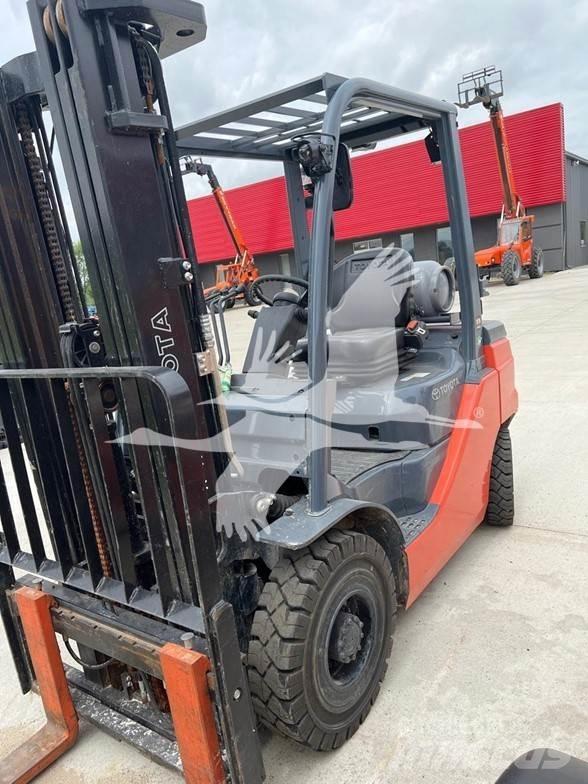 Toyota 8FGU25 Empilhadores Diesel