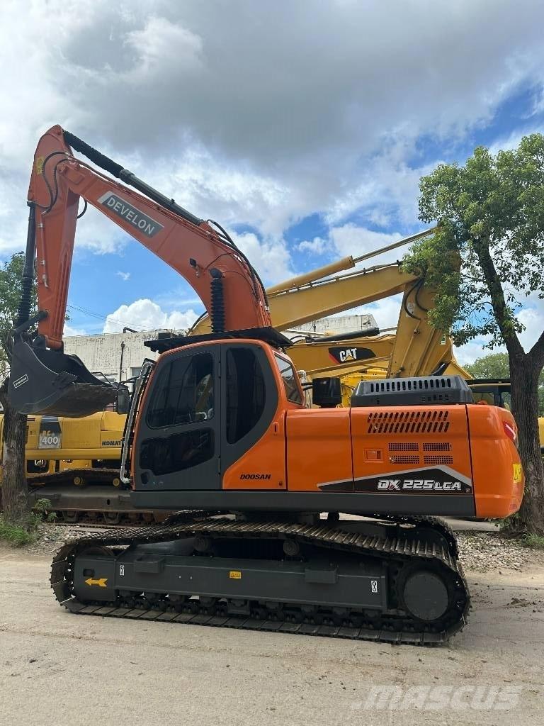 Doosan DX 225 LCA Escavadoras Midi 7t - 12t