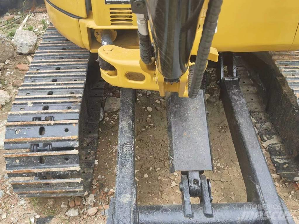 CAT 303 Miniescavadeiras