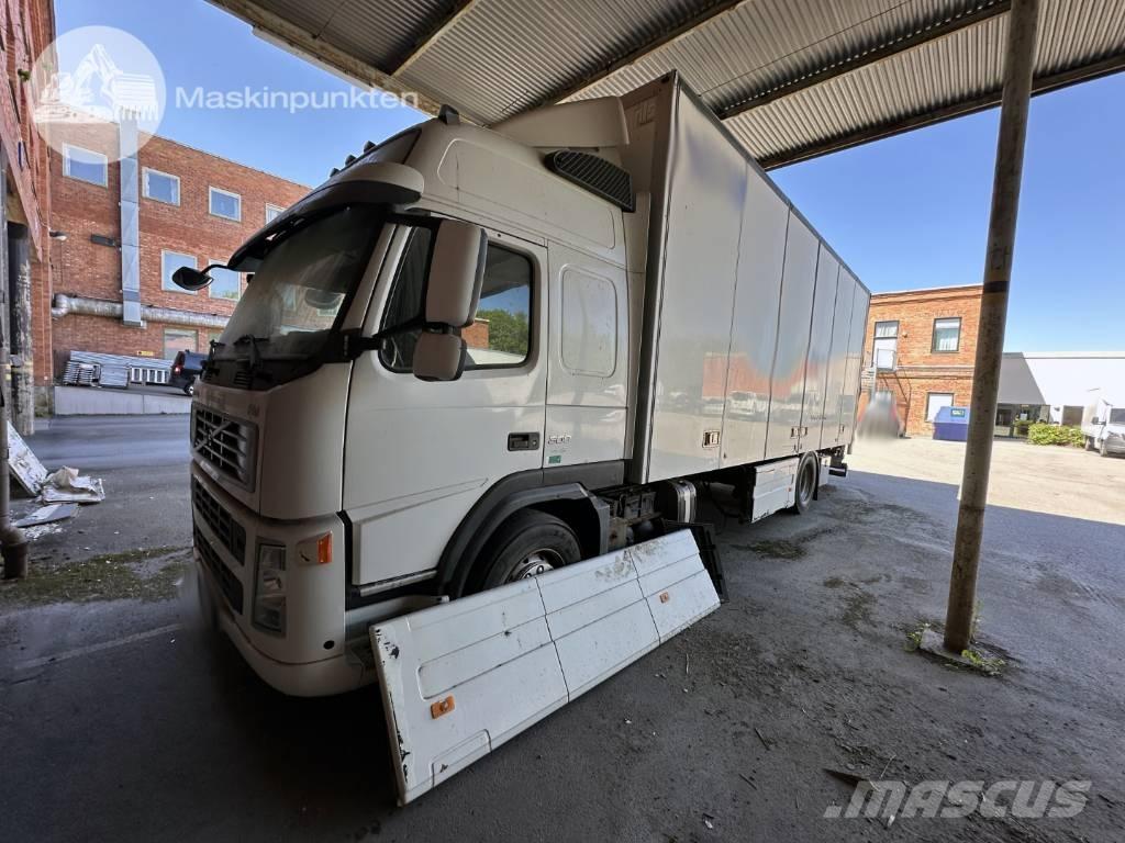 Volvo FM 300 Caminhões de caixa fechada