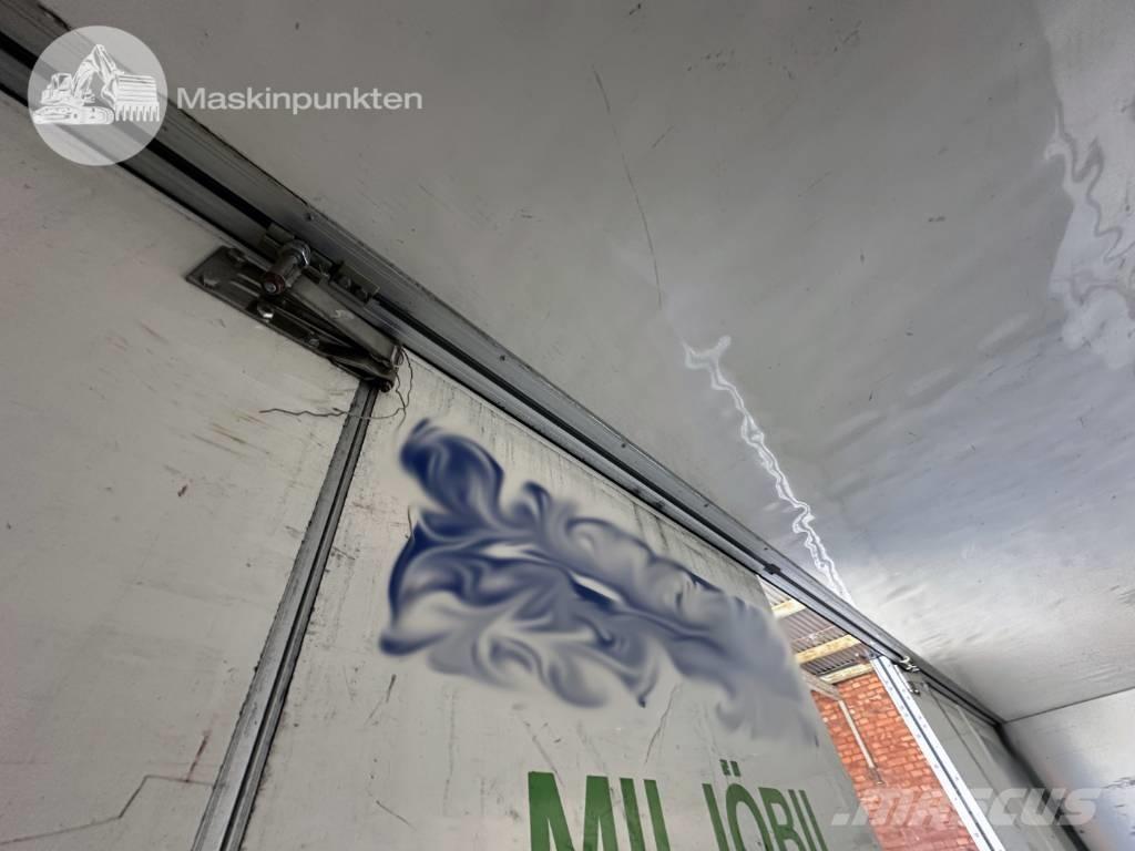 Volvo FM 300 Caminhões de caixa fechada