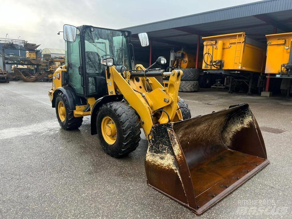 CAT 906M Carregadeiras de rodas