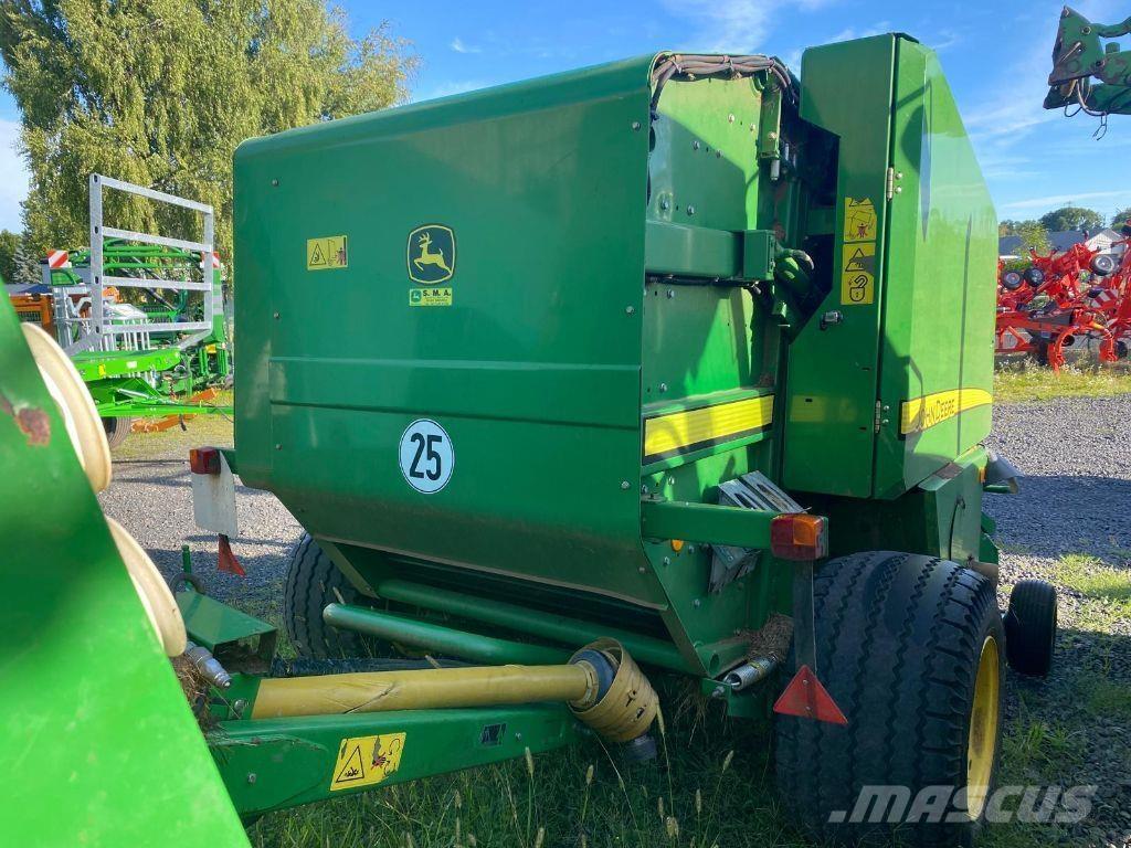 John Deere 568 Enfardadeira de rolos