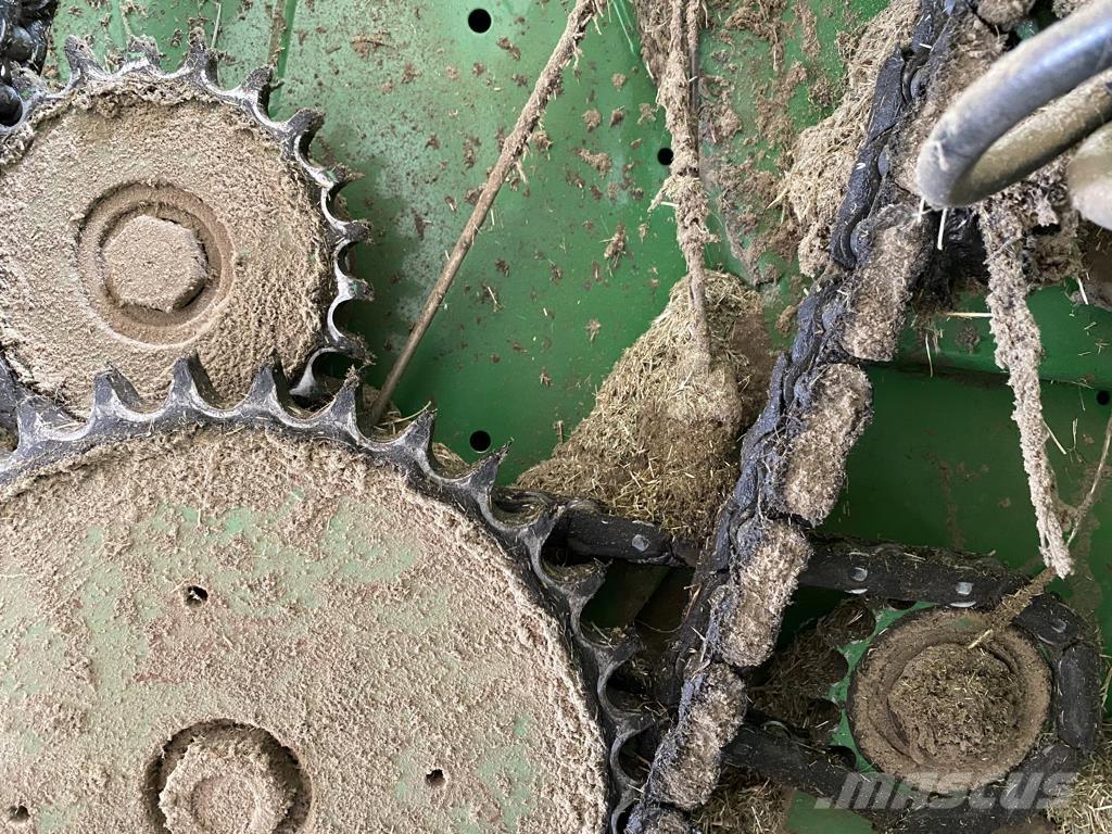 John Deere 568 Enfardadeira de rolos