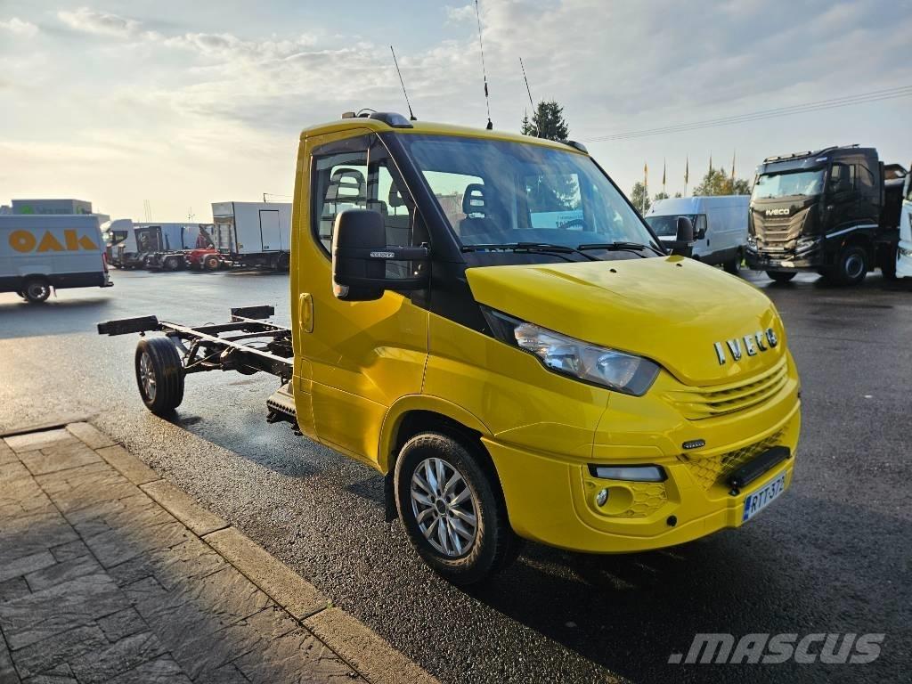 Iveco 35S18 Caixa fechada