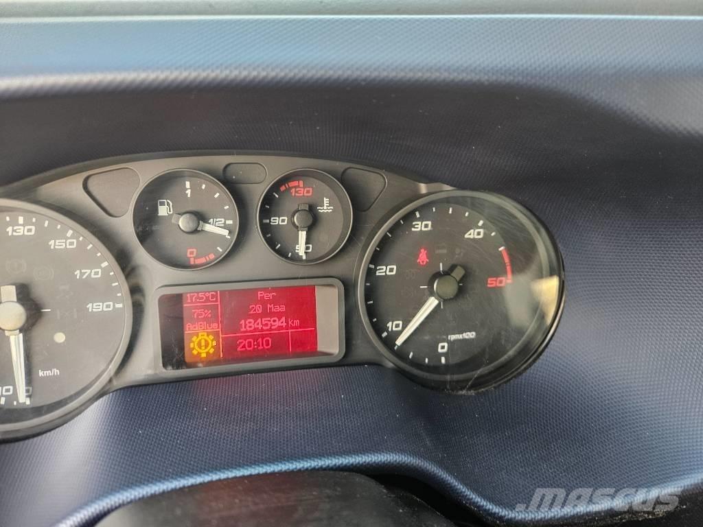 Iveco 35S18 Caixa fechada