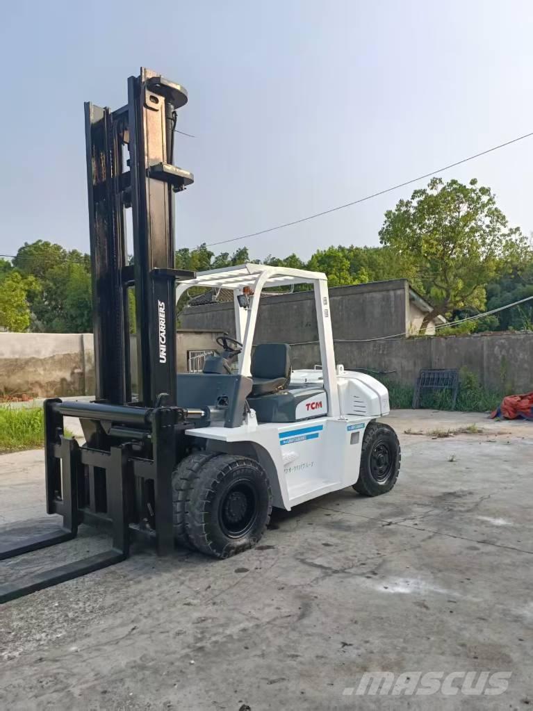 TCM FD 70 Z8 Caminhões de caixa fechada