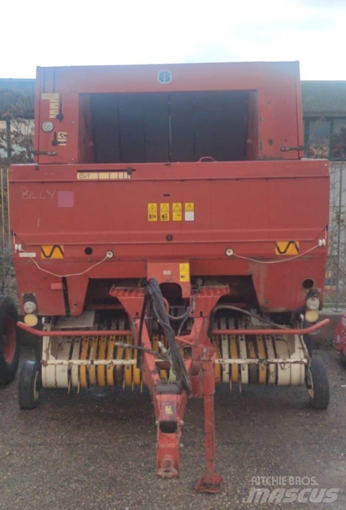 New Holland 5950 Enfardadeira de rolos