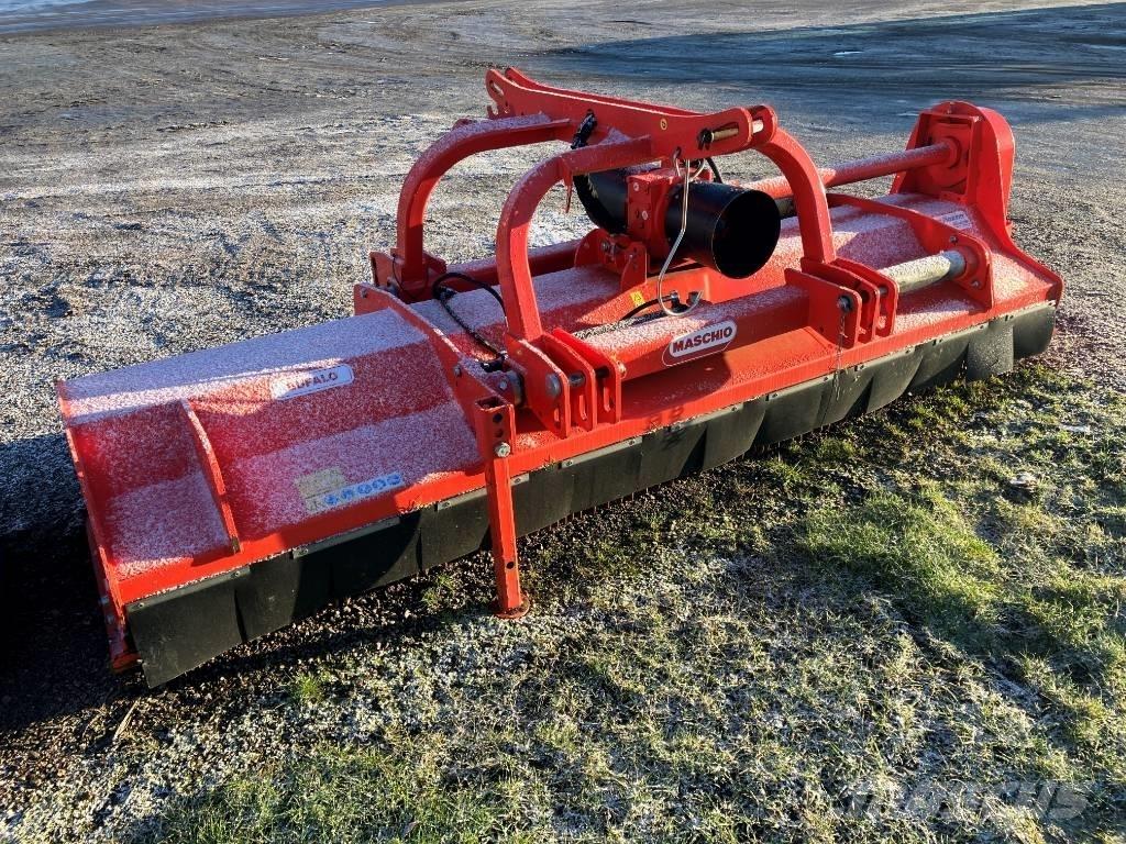 Maschio bufalo 300 Gadanheiras e cortadores de folhas para pastos