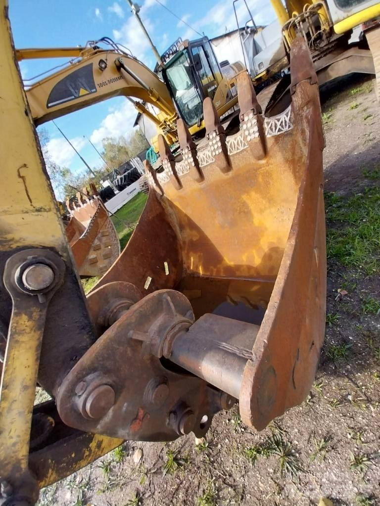 New Holland E 305 Escavadeiras de esteiras