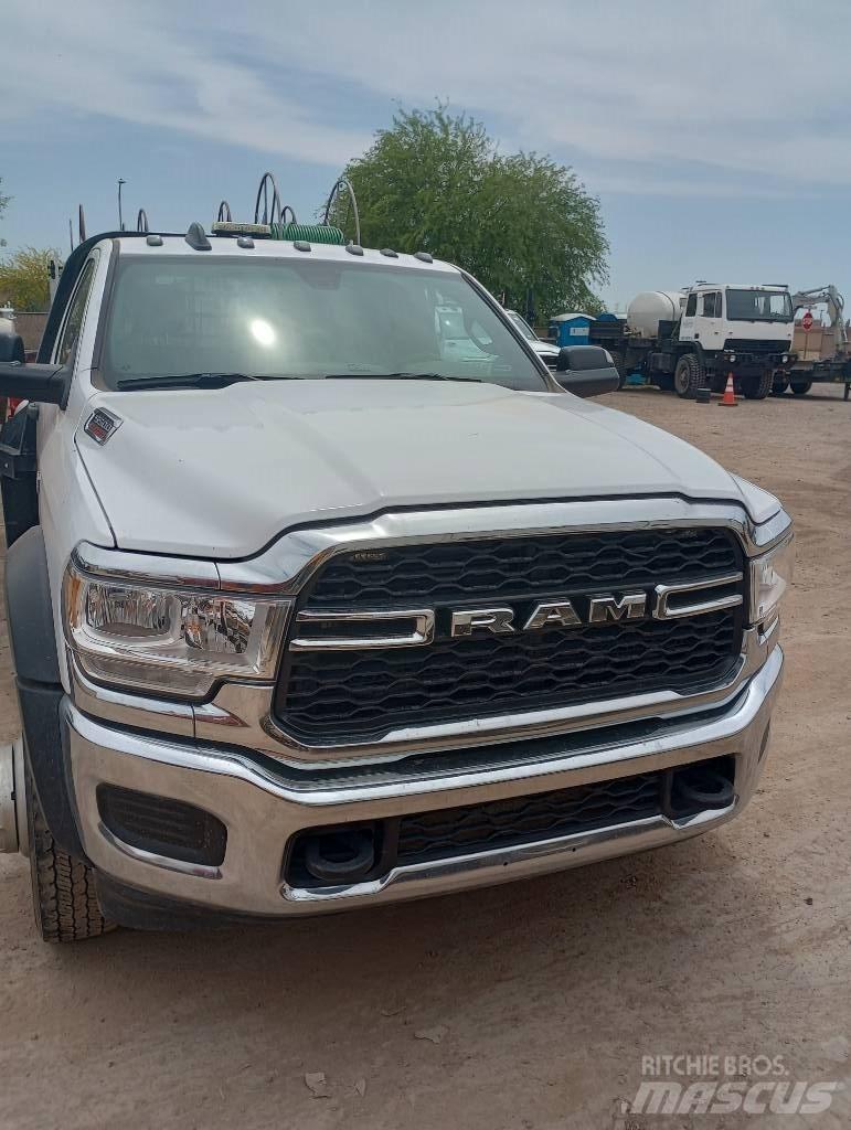 RAM 5500 Camiões estrado/caixa aberta