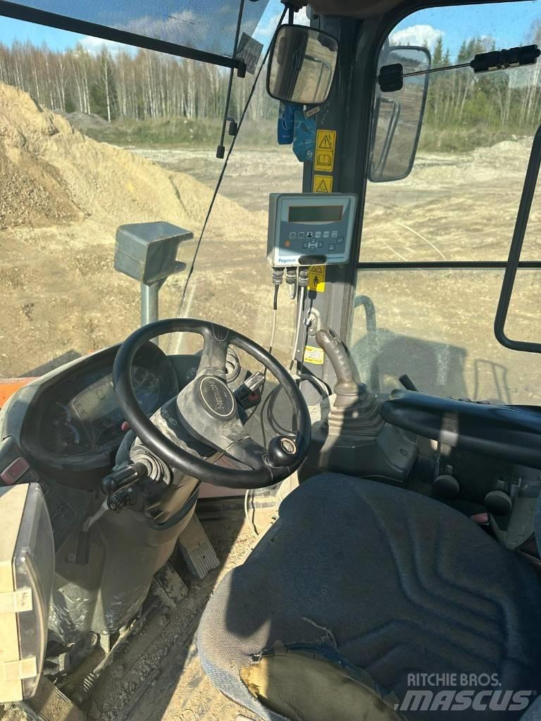 Hitachi ZW 250 Carregadeiras de rodas