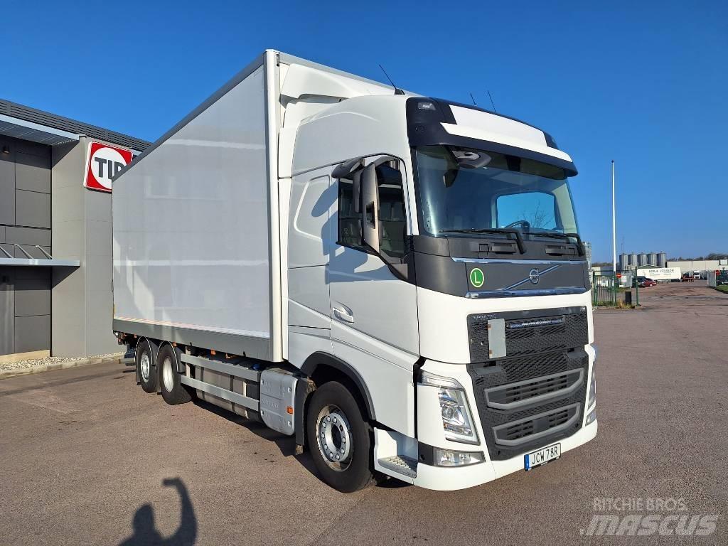 Volvo FH 500 Caminhões de caixa fechada
