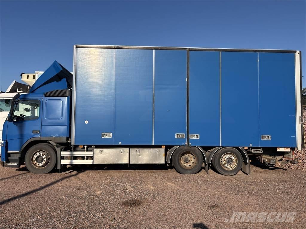 Volvo FM330 6x2 Caminhões de caixa fechada