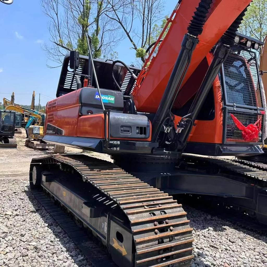 Doosan DX 225 LC Escavadeiras de esteiras