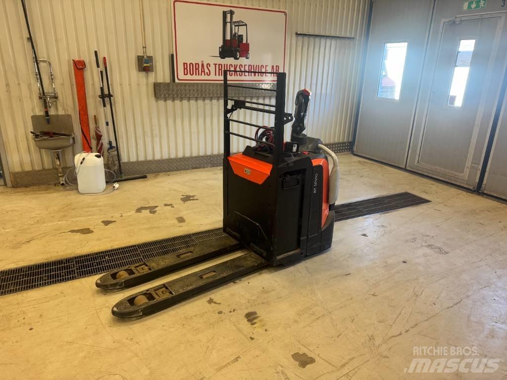 Toyota LPE 220 Porta-paletes com plataforma