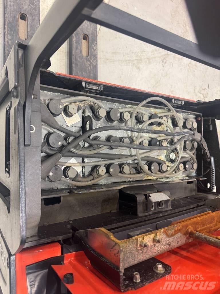 Toyota LPE 220 Porta-paletes com plataforma