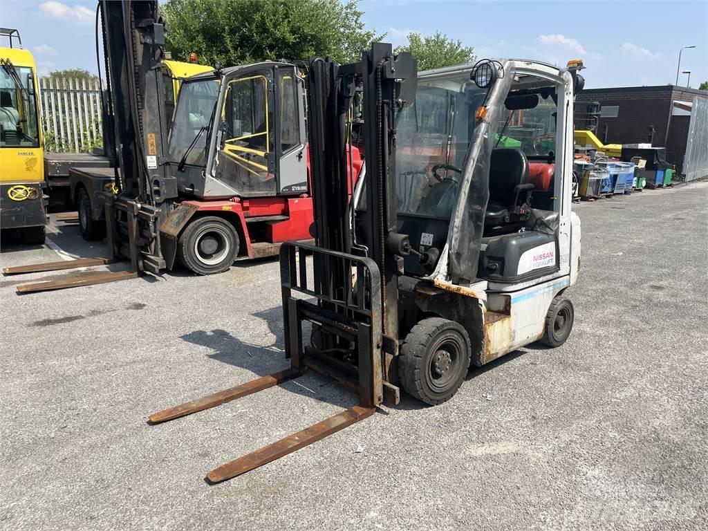 Nissan P1D1A15LQ Empilhadores a gás