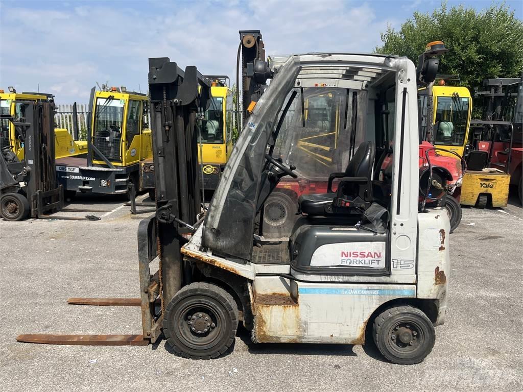 Nissan P1D1A15LQ Empilhadores a gás