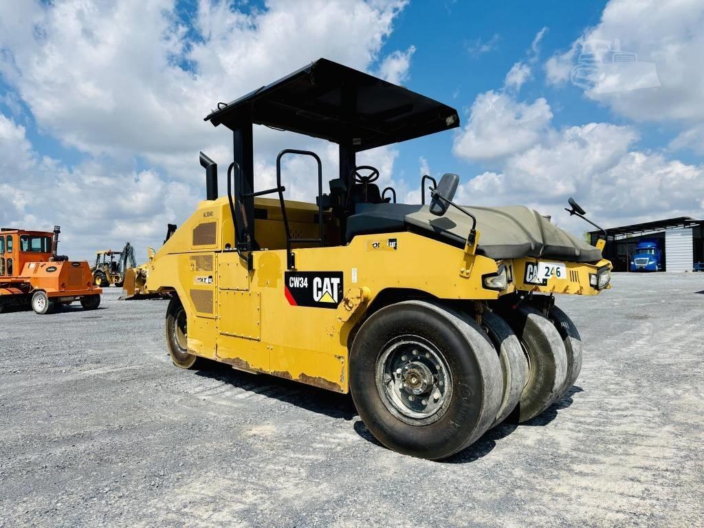 CAT CW 34 Cilindros Compactadores de pneus