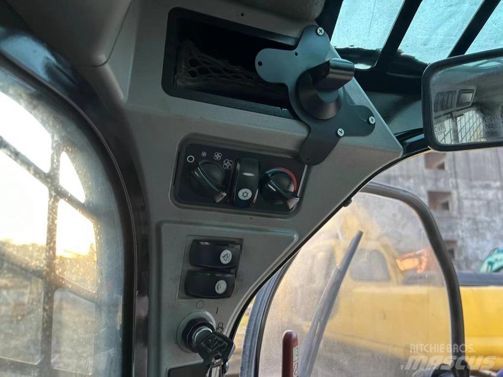 CAT 246 D Minicarregadeiras