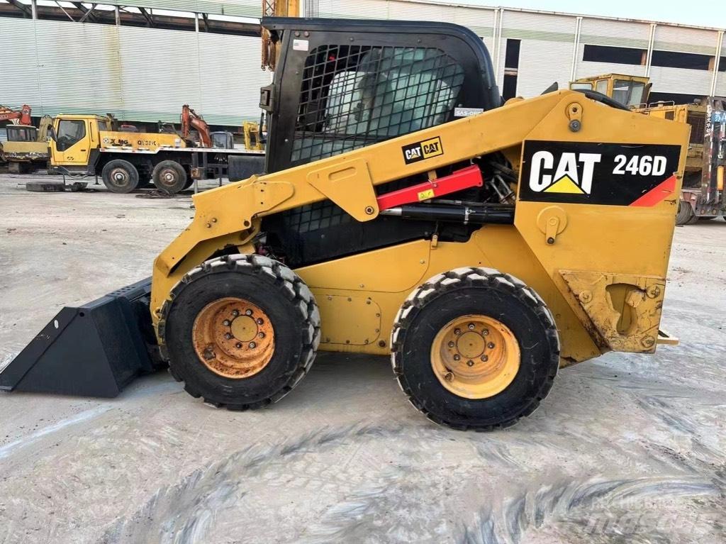 CAT 246 D Minicarregadeiras