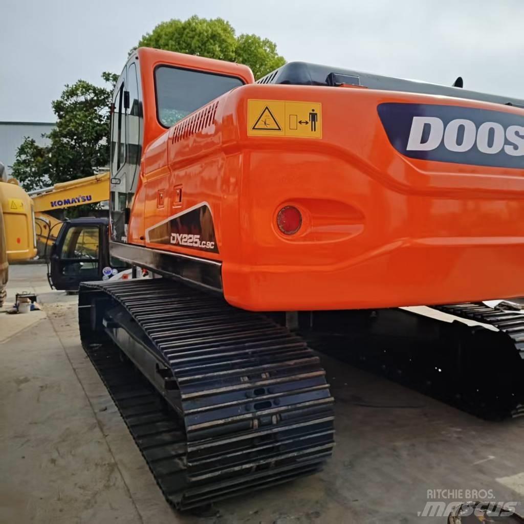 Doosan DX 225 Escavadeiras de esteiras