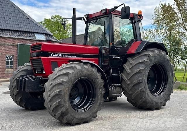 Case IH 1255 XL Tratores Agrícolas usados