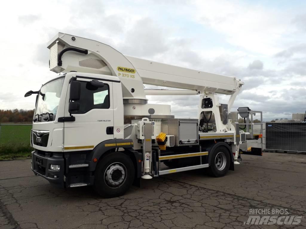 Palfinger P 370 KS Plataformas aéreas montadas em camião