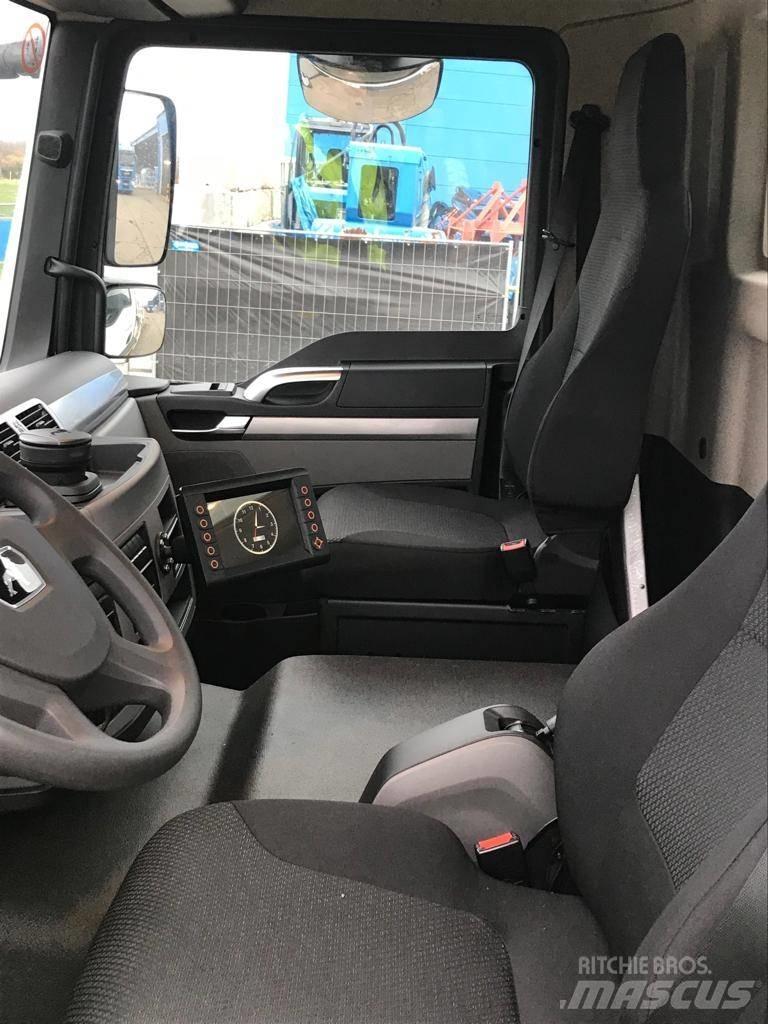 Palfinger P 370 KS Plataformas aéreas montadas em camião