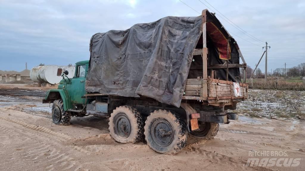 ZIL 157 K 6x6 Caminhões de caixa fechada