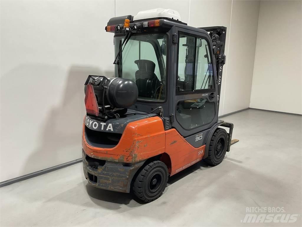 Toyota 02-8FGF30 Empilhadores a gás