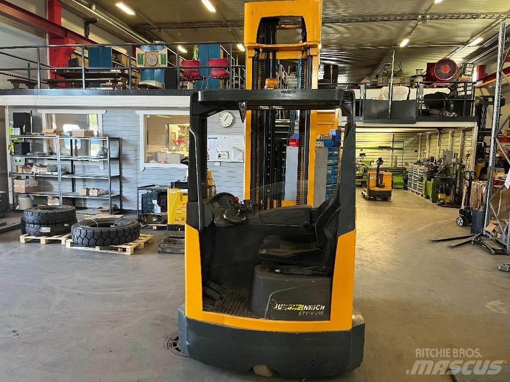 Jungheinrich ETV 216 Empilhadores Elevadores