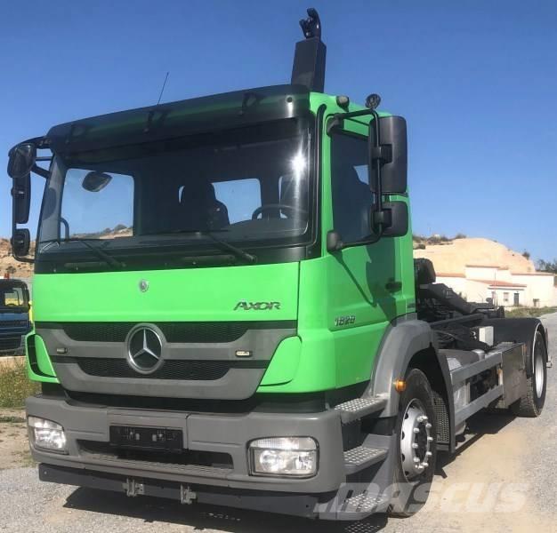 Mercedes-Benz 1829 Camiões caixa desmontável com elevador de cabo