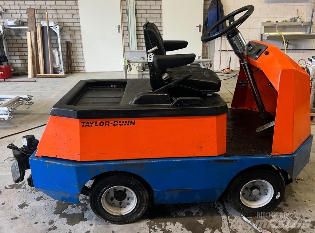 Taylor-Dunn C425 Tractores de reboque