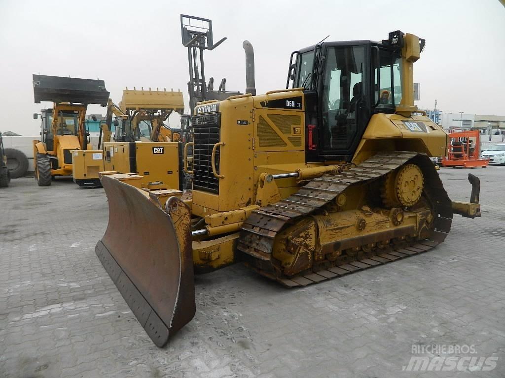 CAT D 6 N XL Dozers - Tratores rastos