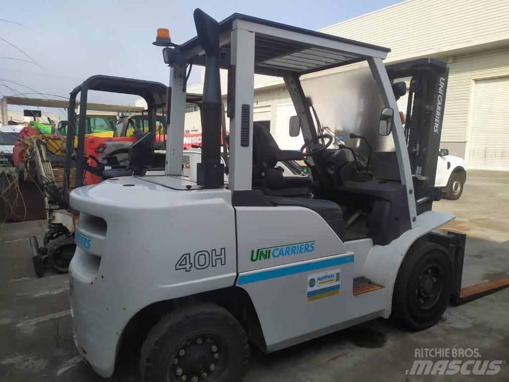 UniCarriers D1F4A40Q Carregadores laterais