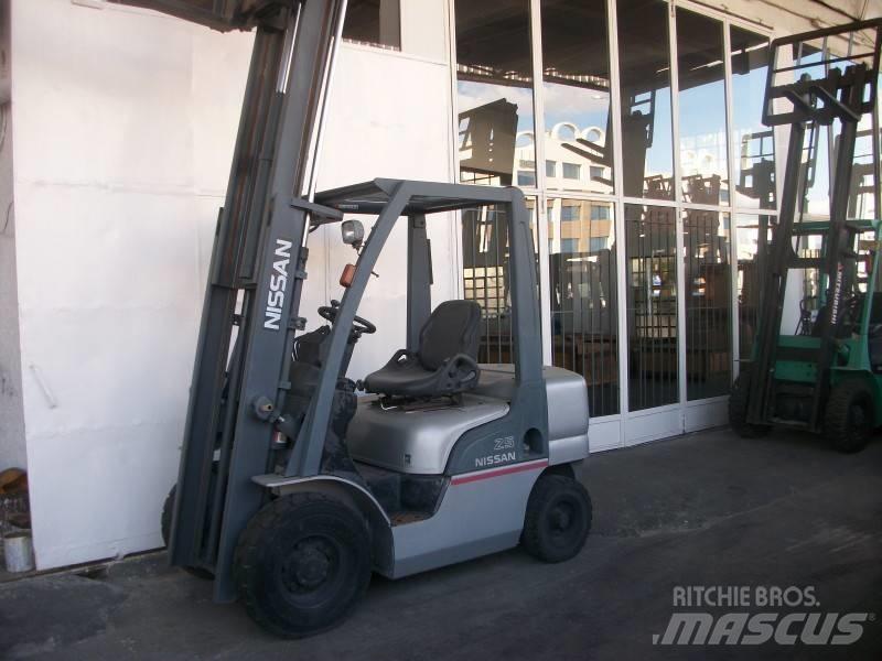 Nissan PL02A25 Empilhadores a gás